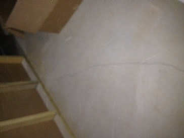 crack in basement floor
