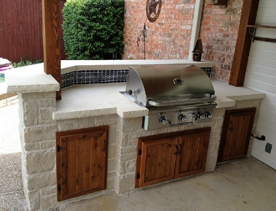 Outdoor kitchen with built in barbecue